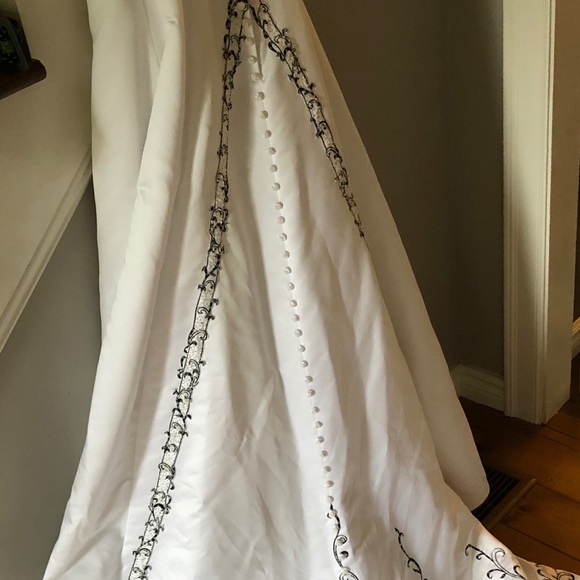 Alfred Angelo Wedding Dress - Picture 7 of 8